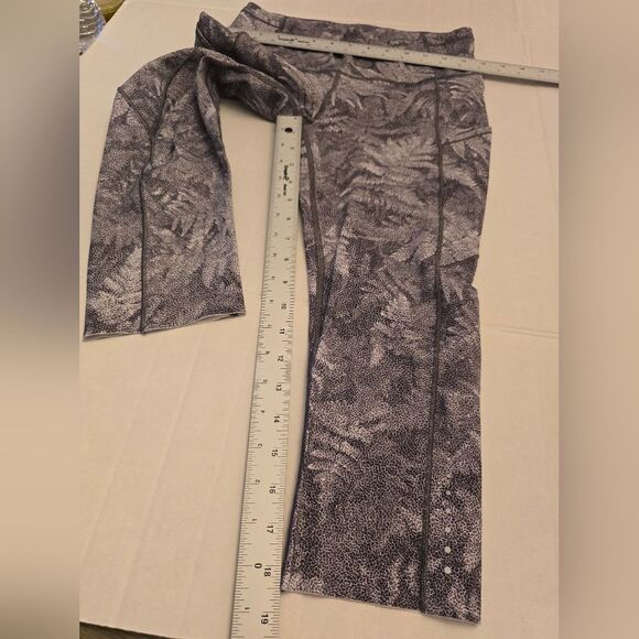 Lululemon Fast & Free Crop 19" Kindred Spirit Alpine White Multi Tight Size 8 - Picture 9 of 15